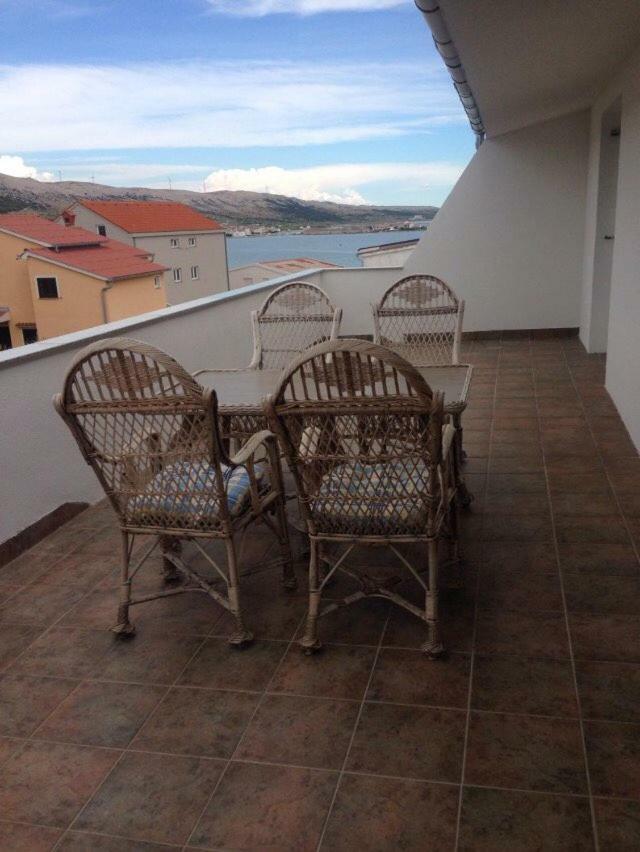 Apartment Perka 1 Pag Town Exterior photo